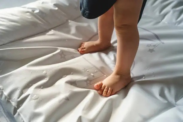 Comment encourager son enfant à mettre un pyjama anti pipi au lit ? -  Missboule