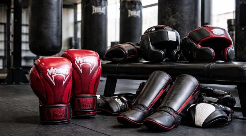 découvrez notre sélection d'équipements de boxe et mma : gants venum elite, sacs de frappe everlast, et protections de qualité pour un entraînement optimal et sécurisé.
